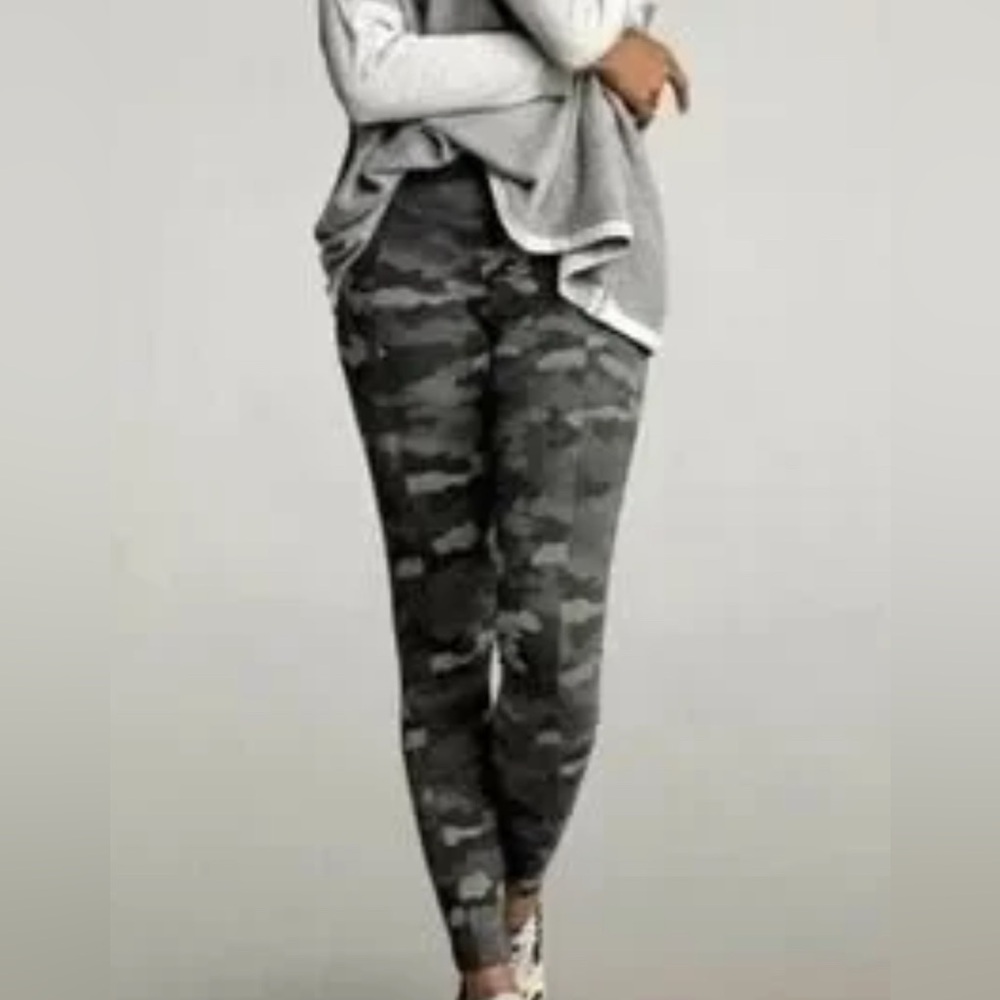 CAbi 3931 ATC Camo Leggings Size Small